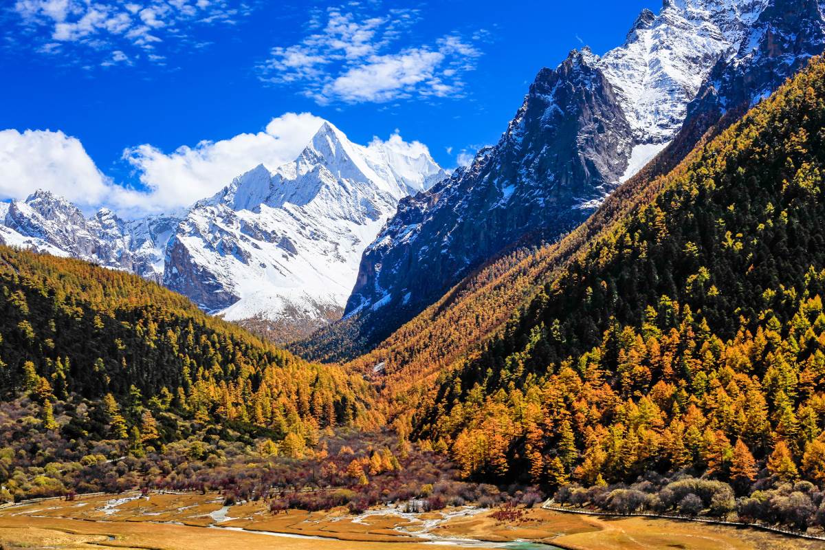 Sichuan: The last pure Land on the planet~Daocheng Yading&Danba Tibetan Village 9D tour