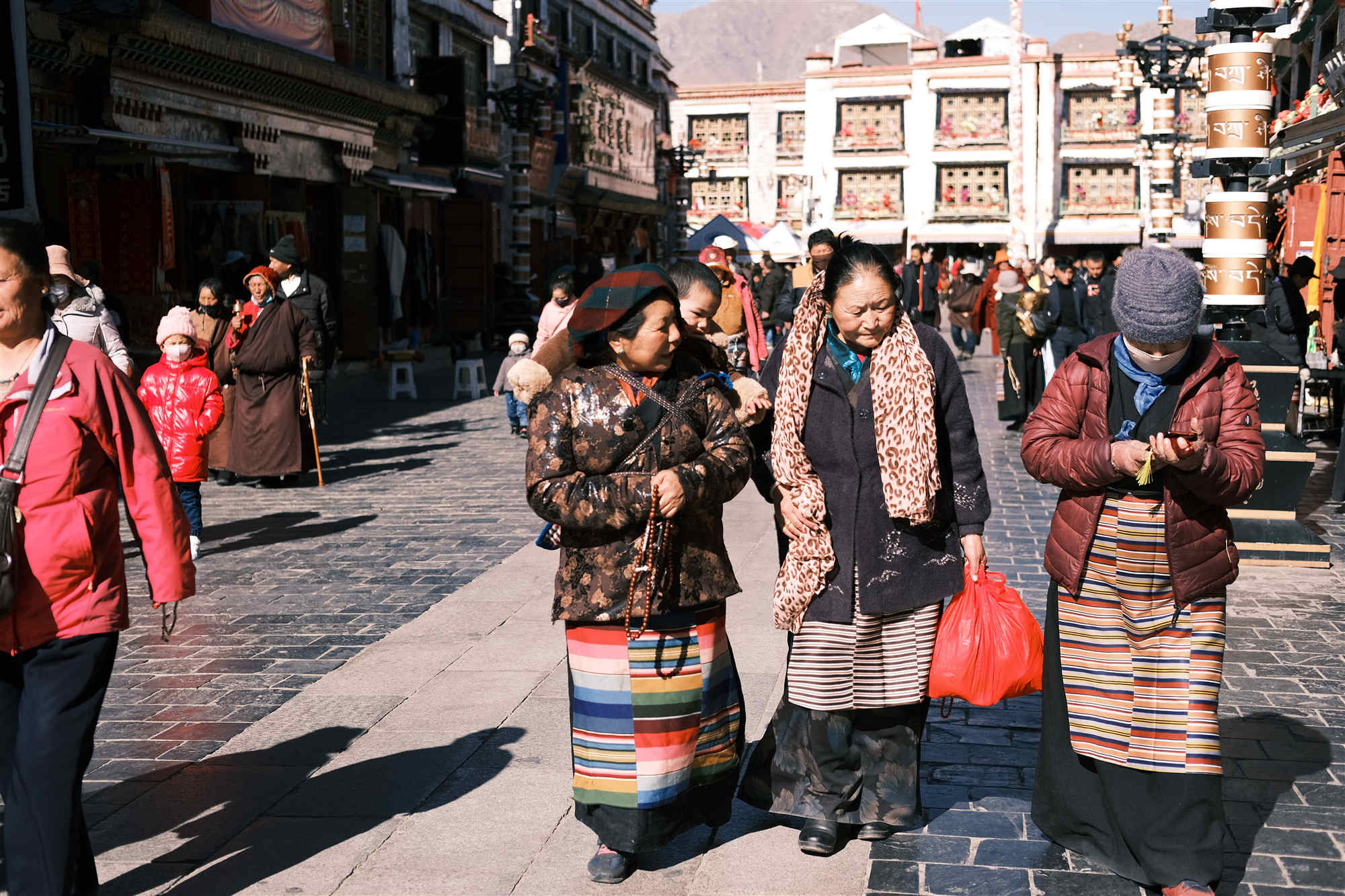 Barkhor Street 3.jpg