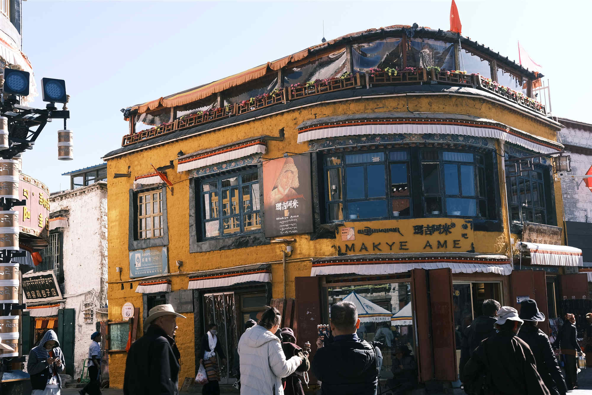 Barkhor Street 4.jpg