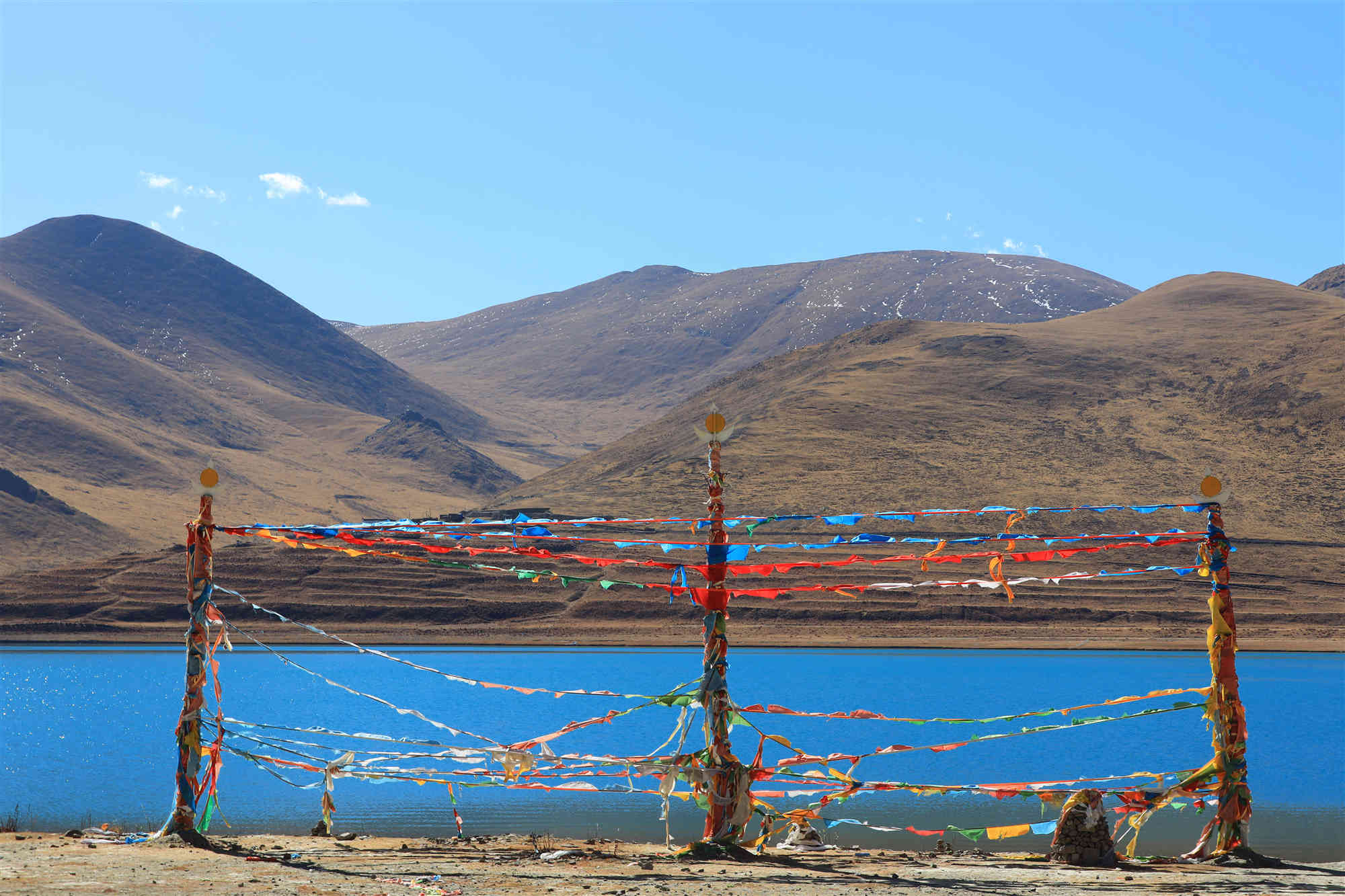 Yamdrok Lake 2.jpg