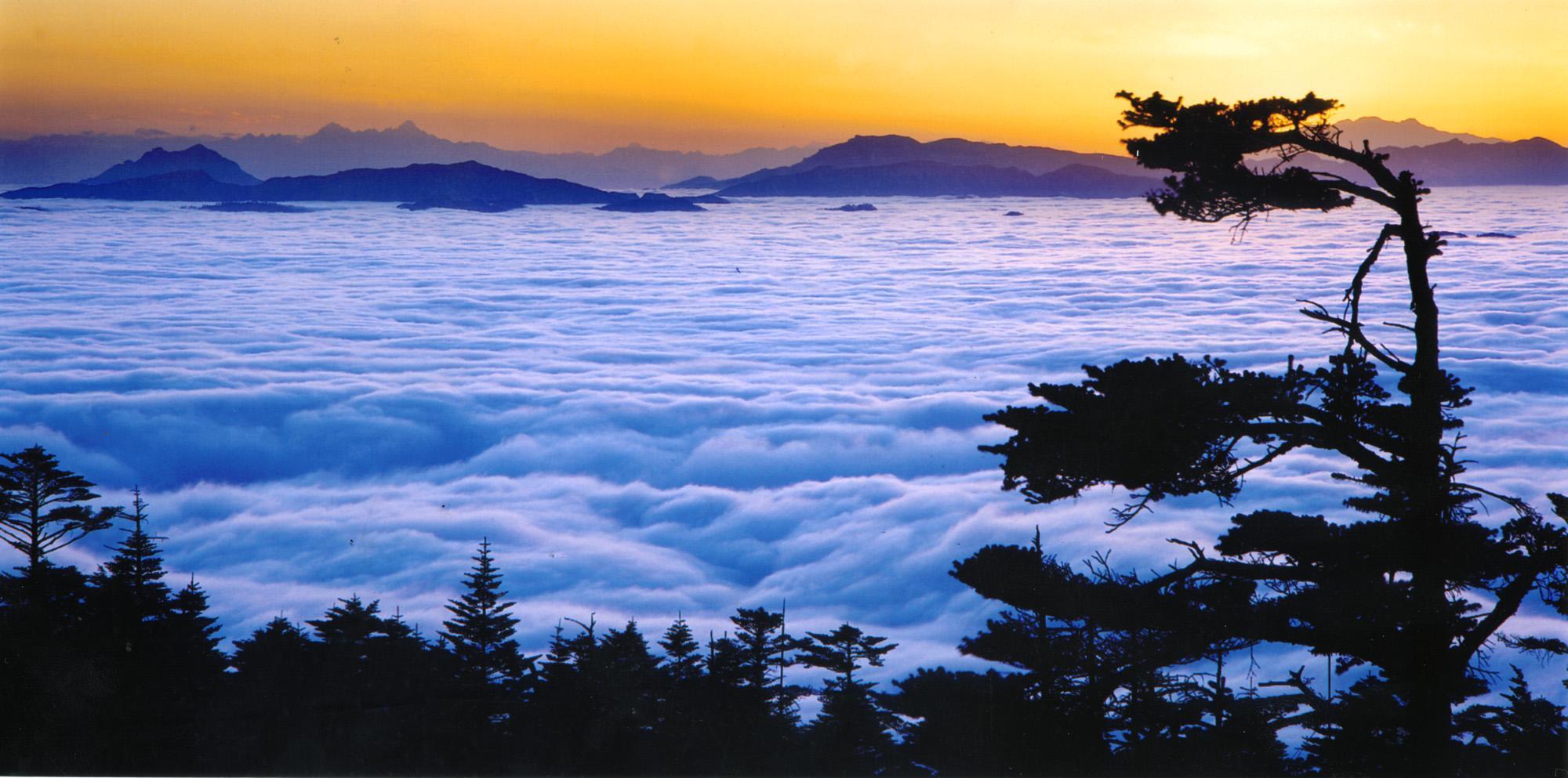 Mount Emei Clouds.jpg