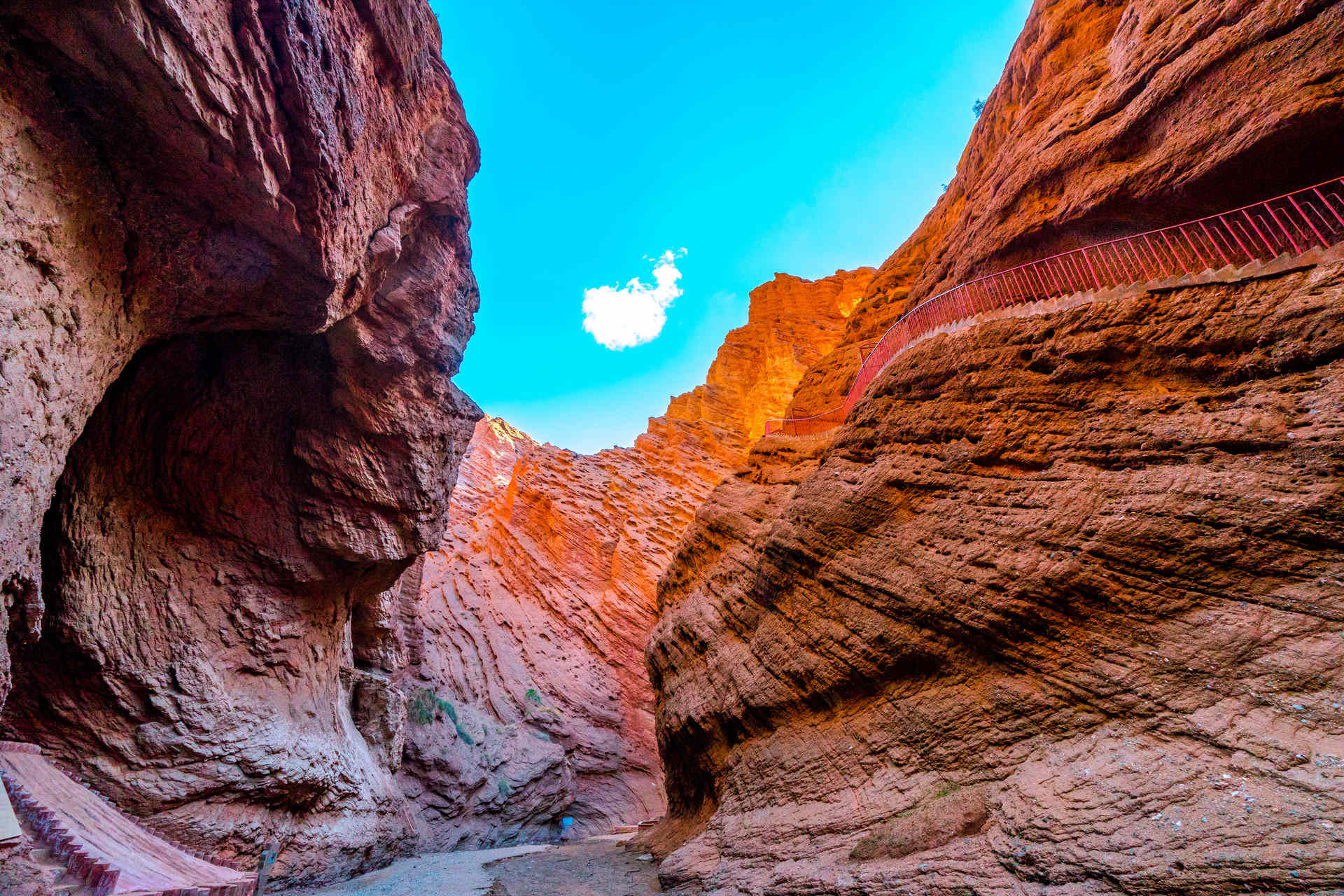 Kuqa Grand Canyon.jpg