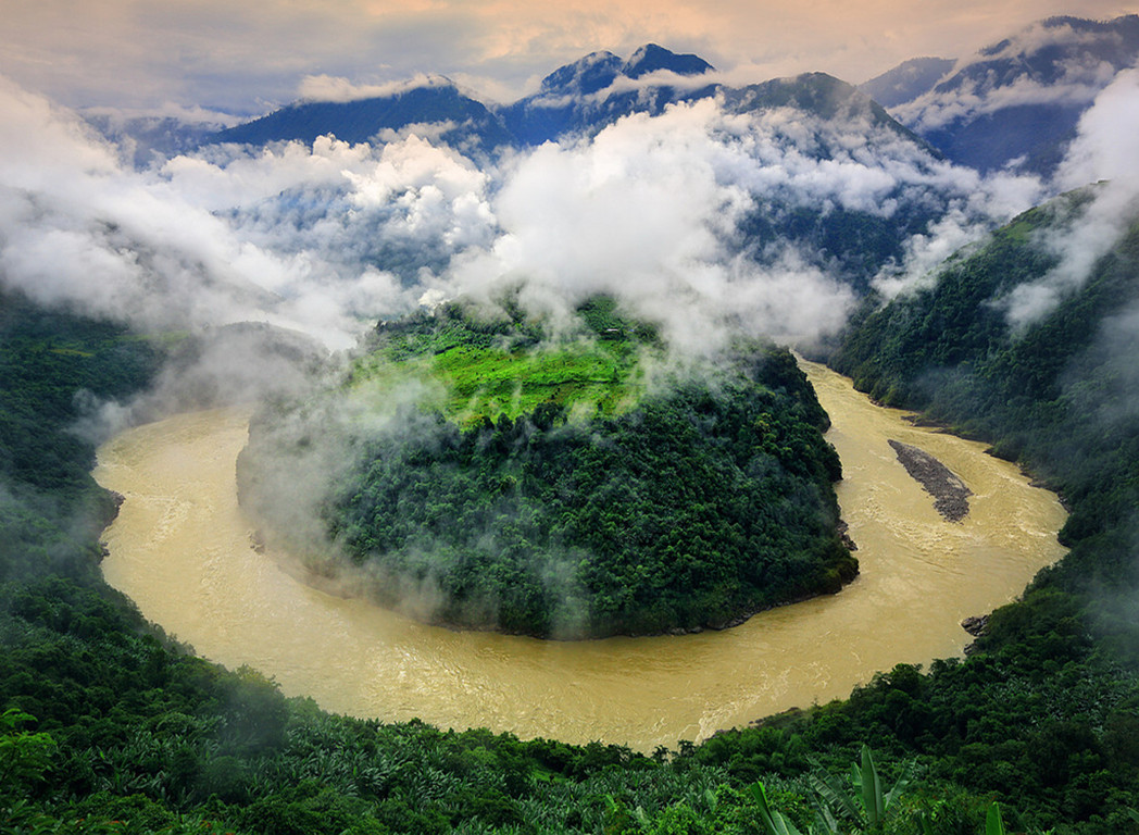 Yarlung Zangbo Grand Canyon 1.jpg