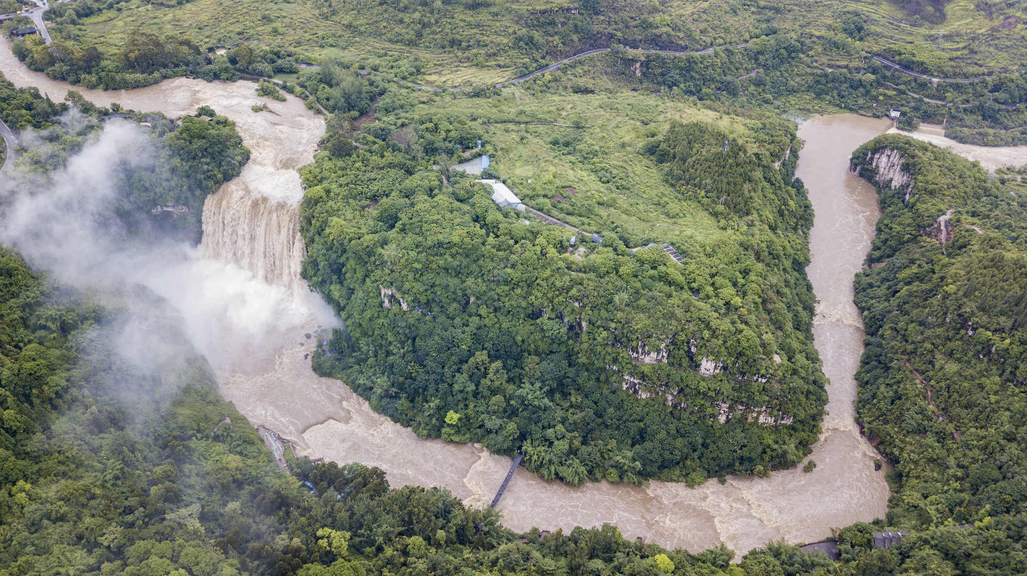 Huangguoshu Waterfall 2.jpg