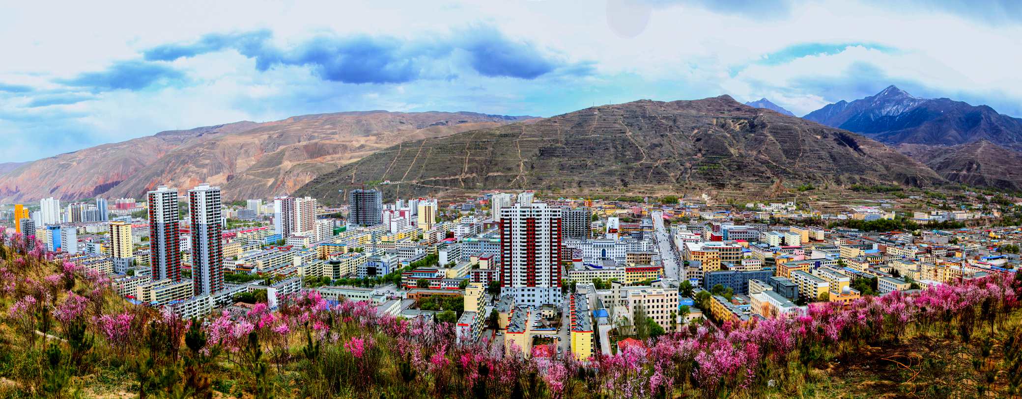 Huangnan Tibetan Prefecture.jpg