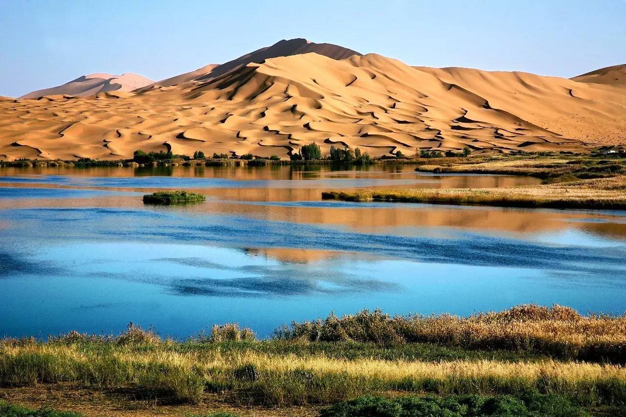 Badain Jaran Desert-the most beautiful desert in China