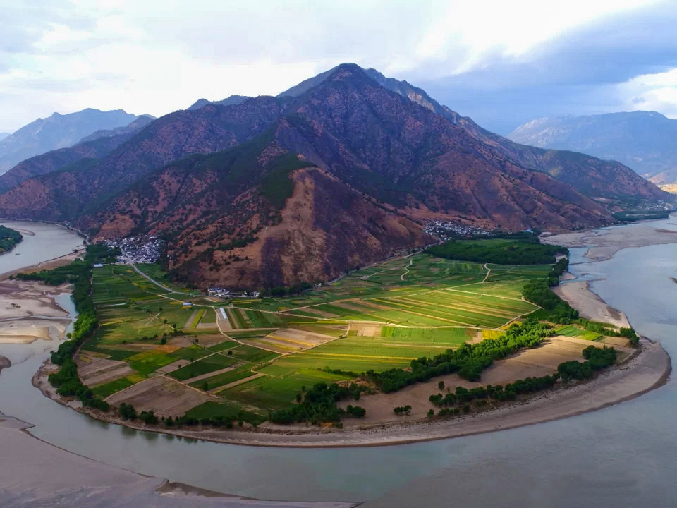 First bend of Yangtze River.jpg