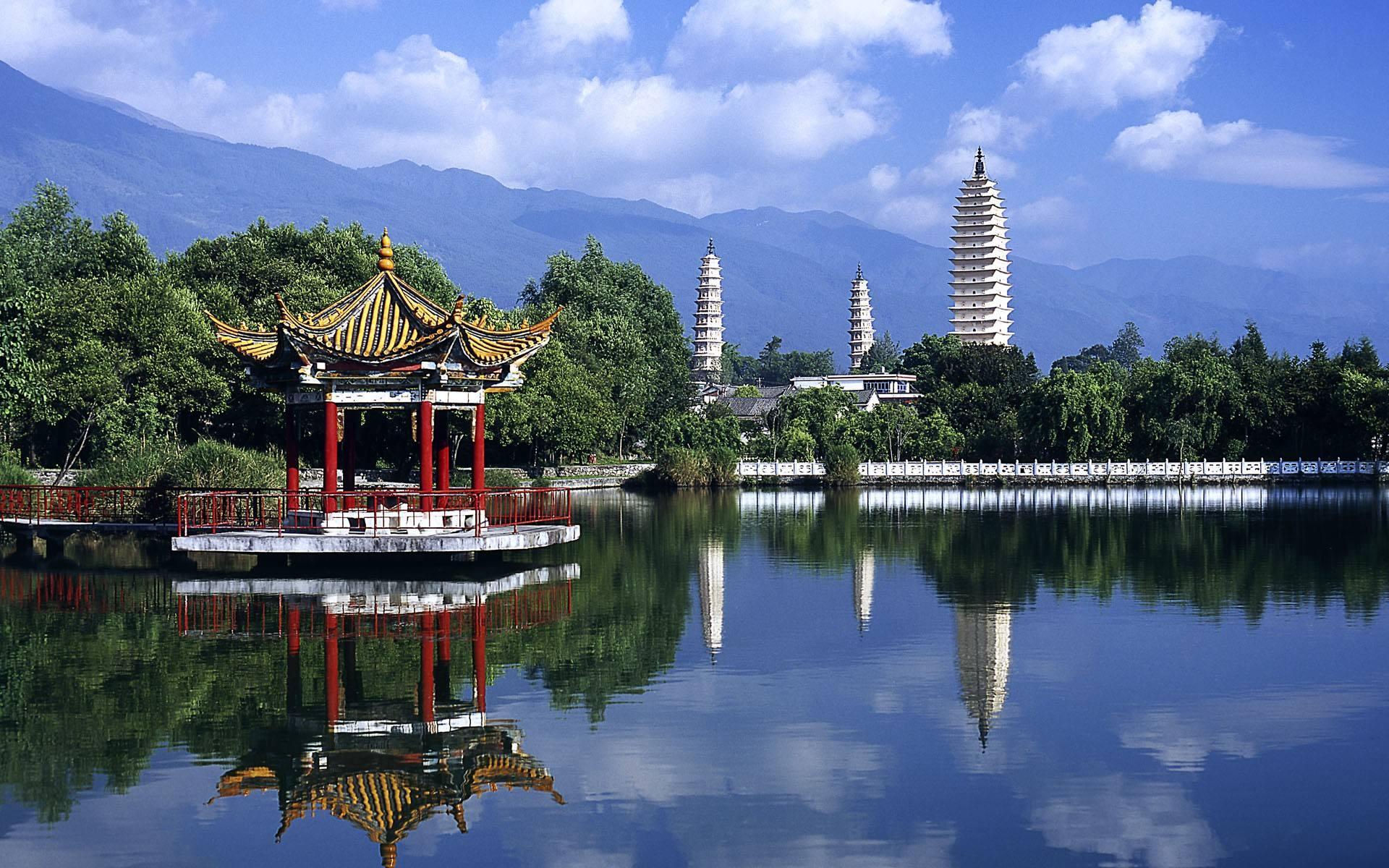 Chongsheng Temple Three Pagodas.jpg
