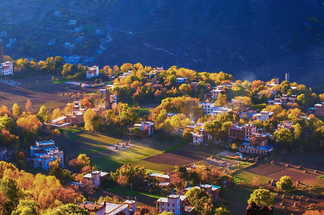 Zhonglu Tibetan Village1.jpg