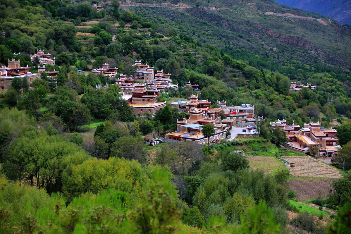 Jiaju Tibetan Village2.jpg