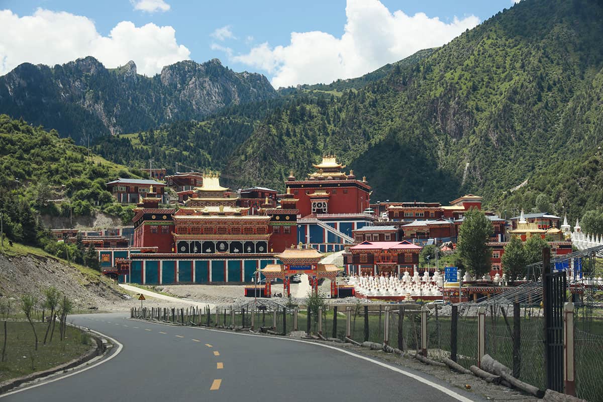 Sichuan Tibet Highway.jpg