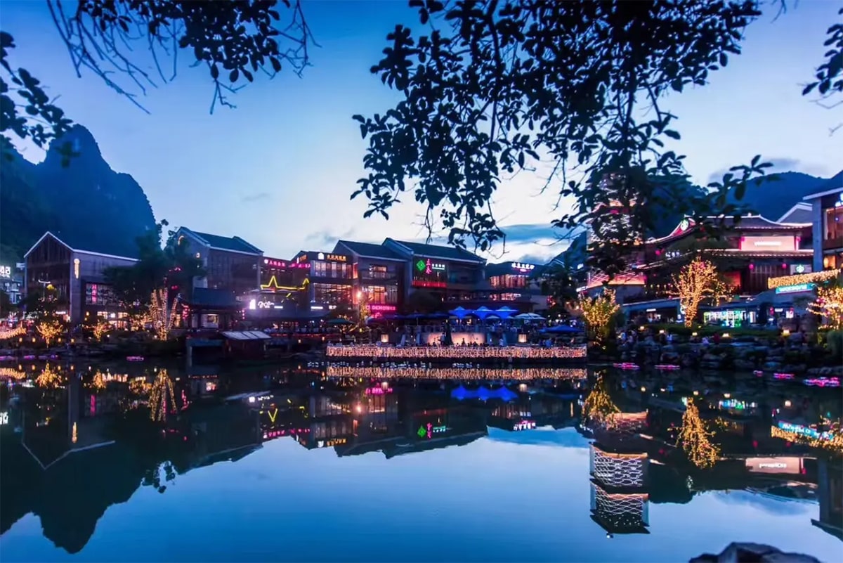 yangshuoxijie-min.jpg