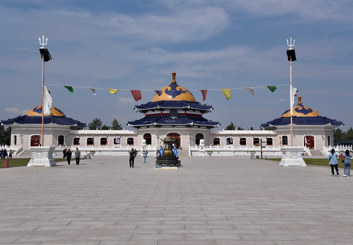 Mausoleum of Genghis Khan-min.jpg